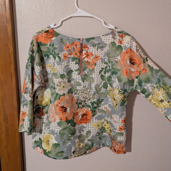 HD in Paris | Floral Blouse - Picture 3 of 3